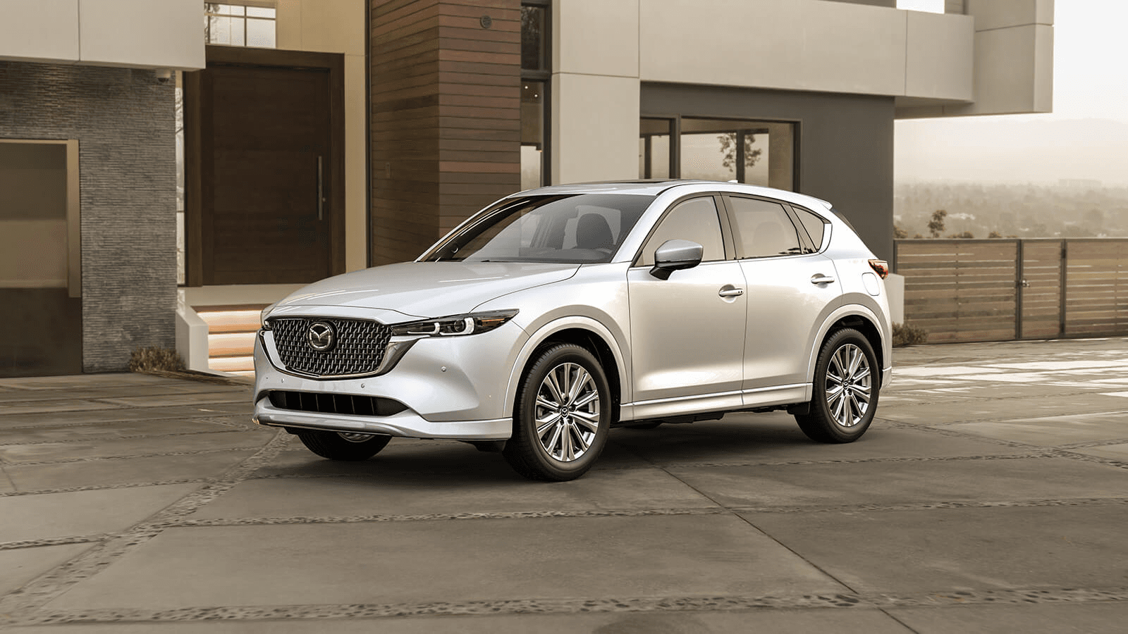 Vue 3/4 avant du Mazda CX-5 2025.